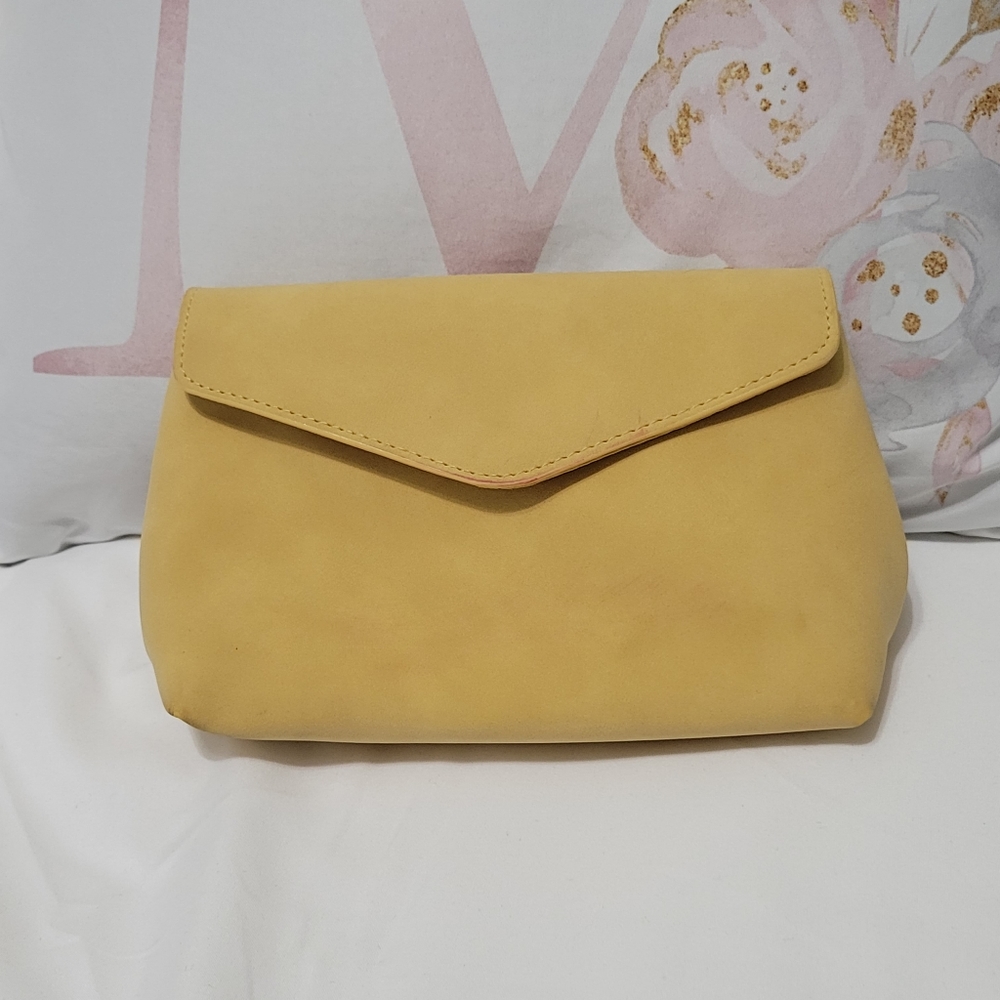 🔴 3 x $25 Yellow Crossbody  Bag